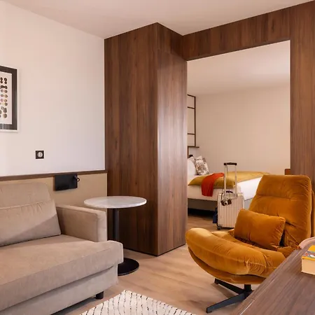 Hotell 56 - Centre Gare Saint Jean 4*