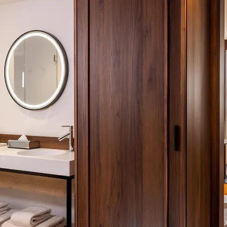 56 - Centre Gare Saint Jean Hotel 4*
