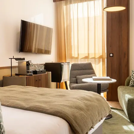 Hotel 56 - Centre Gare Saint Jean 4*