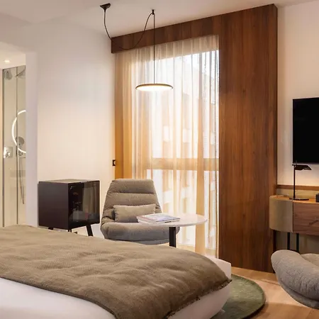 Hotel 56 - Centre Gare Saint Jean 4*