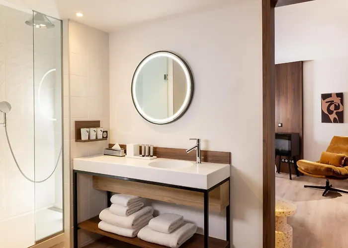 Hotel 56 - Centre Gare Saint Jean 4*