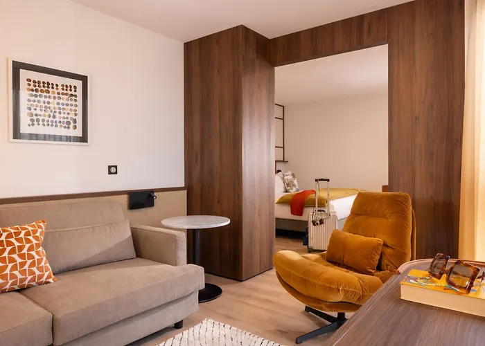 Ξενοδοχείο 56 - Centre Gare Saint Jean 4*