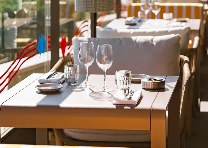 Hotel 56 - Centre Gare Saint Jean 4*